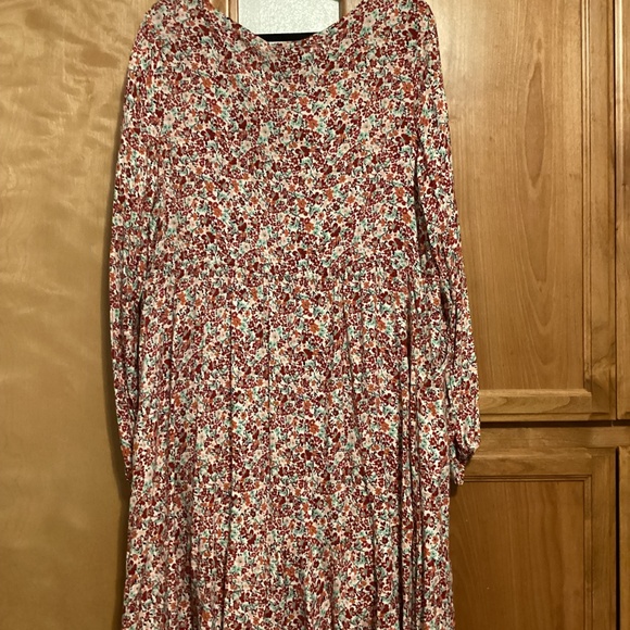 NWT Torrid long sleeved v-neck floral dress, size 1 - Picture 2 of 10